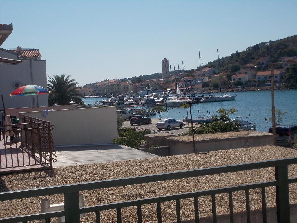 Waterfront Apartments Tisno Værelse billede